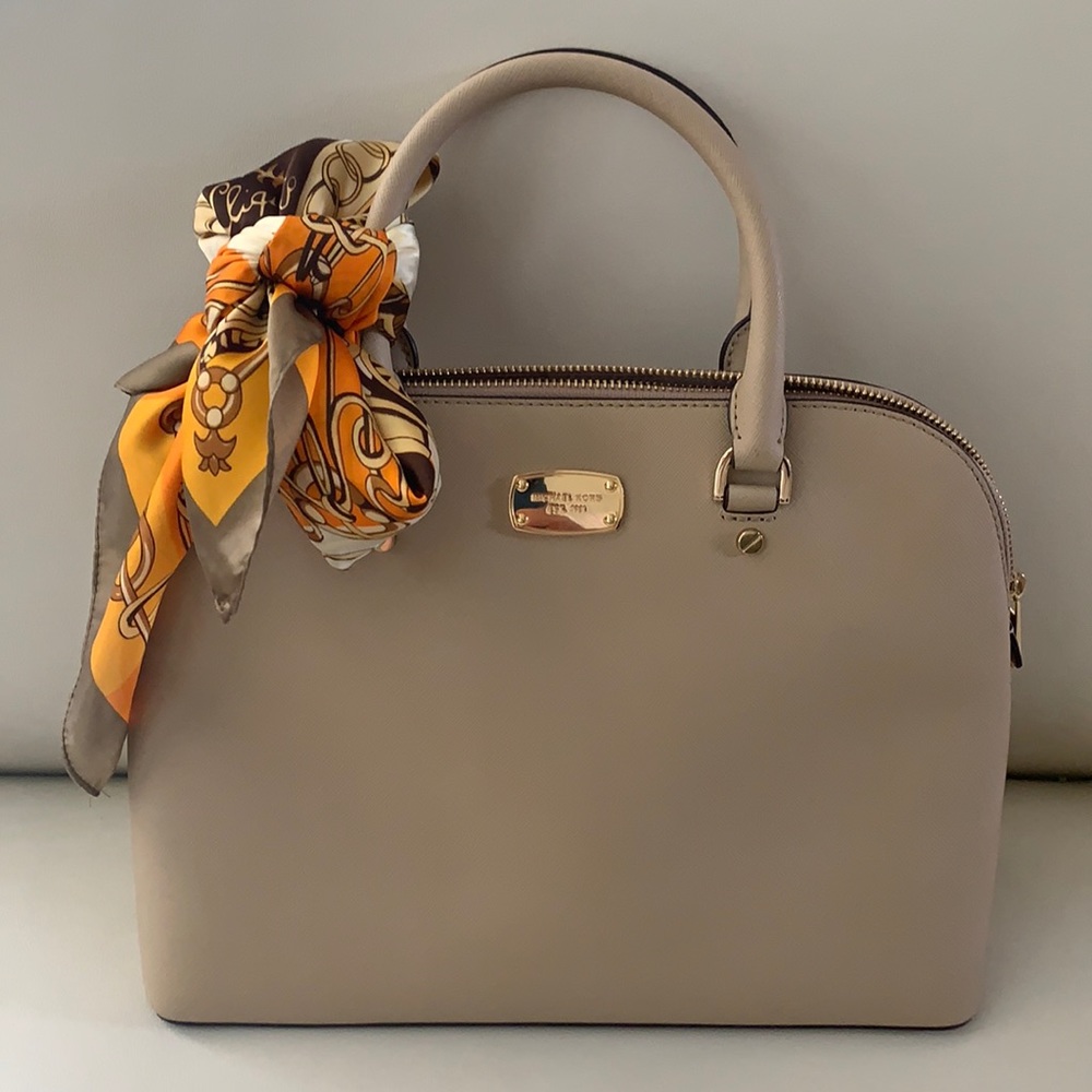 MICHAEL KORS leather handbag in pristine condition
